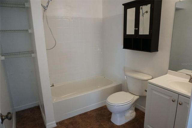 101 LAKE AVENUE NE 117, Largo, FL 33771