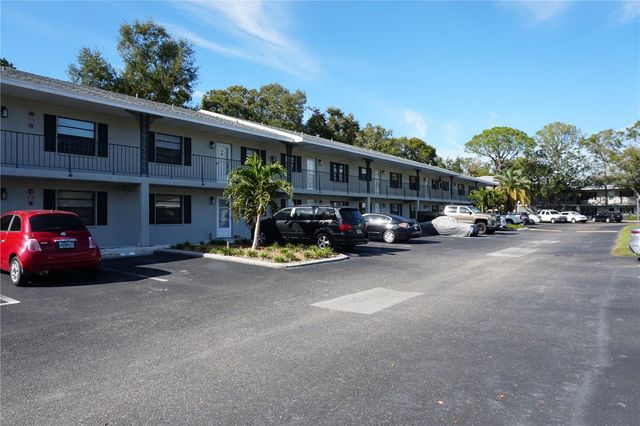 101 LAKE AVENUE NE 117, Largo, FL 33771