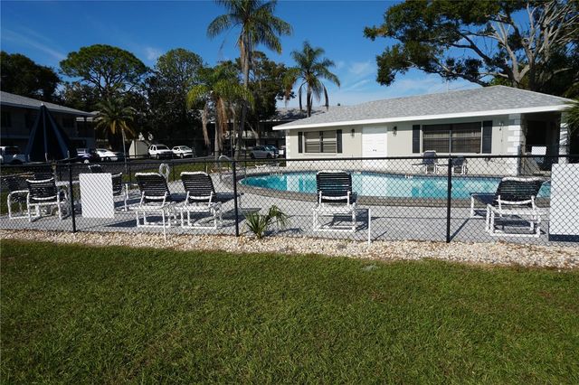 101 LAKE AVENUE NE 117, Largo, FL 33771