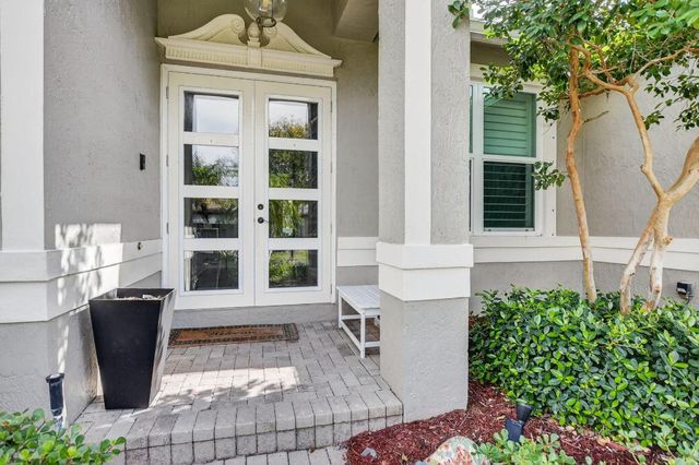 11 Lake Eden Drive, Boynton Beach, FL 33435