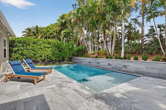 11 Lake Eden Drive, Boynton Beach, FL 33435