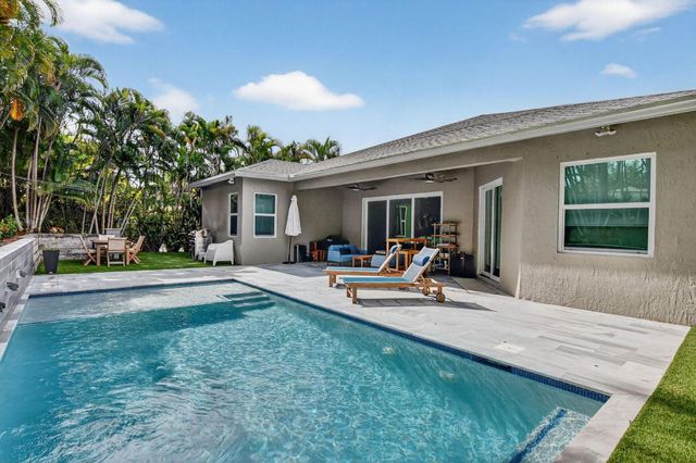 11 Lake Eden Drive, Boynton Beach, FL 33435