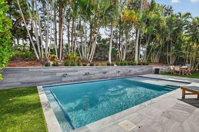 11 Lake Eden Drive, Boynton Beach, FL 33435