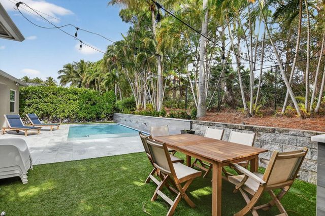 11 Lake Eden Drive, Boynton Beach, FL 33435