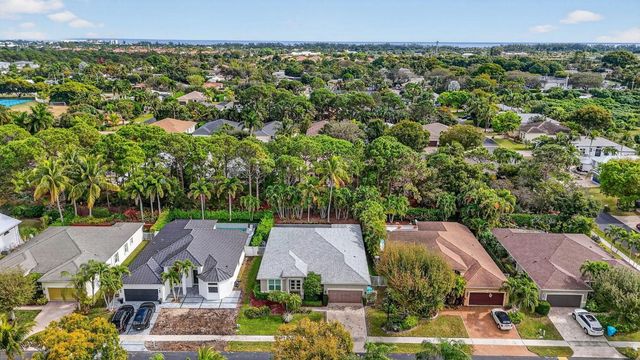 11 Lake Eden Drive, Boynton Beach, FL 33435