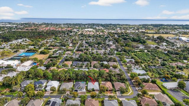 11 Lake Eden Drive, Boynton Beach, FL 33435