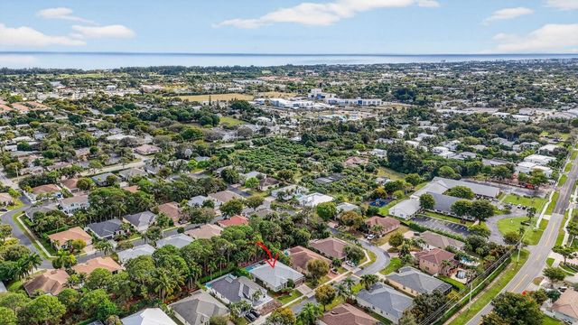 11 Lake Eden Drive, Boynton Beach, FL 33435