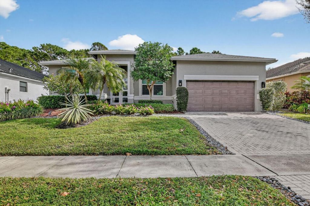 11 Lake Eden Drive, Boynton Beach, FL 33435