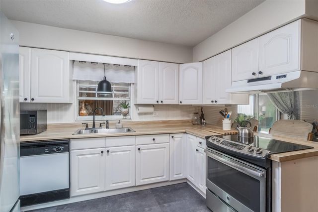 37116 PRICE DRIVE, Zephyrhills, FL 33541