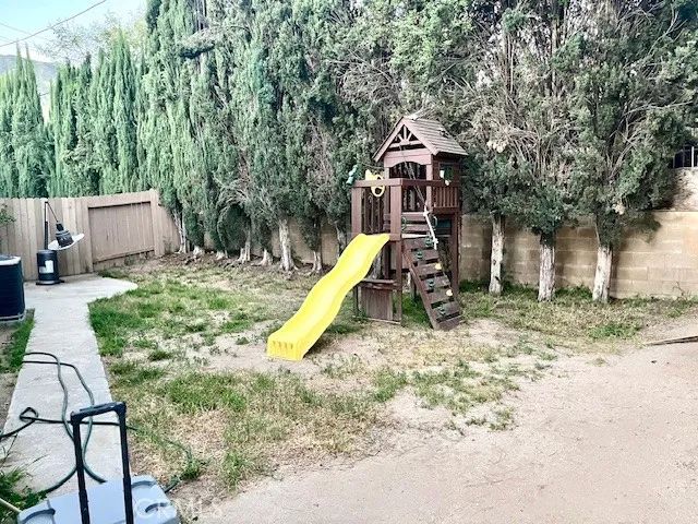 13930 Olive Grove, Sylmar, CA 91342