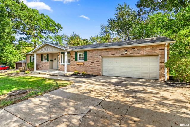 1927 Saint Clair Drive, Pekin, IL 61554