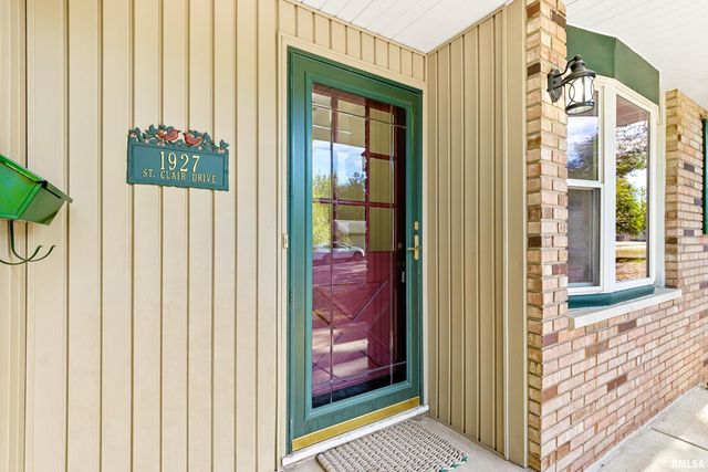 1927 Saint Clair Drive, Pekin, IL 61554