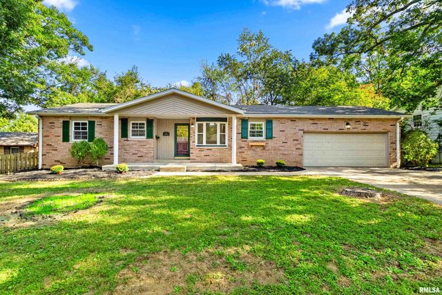 1927 Saint Clair Drive, Pekin, IL 61554