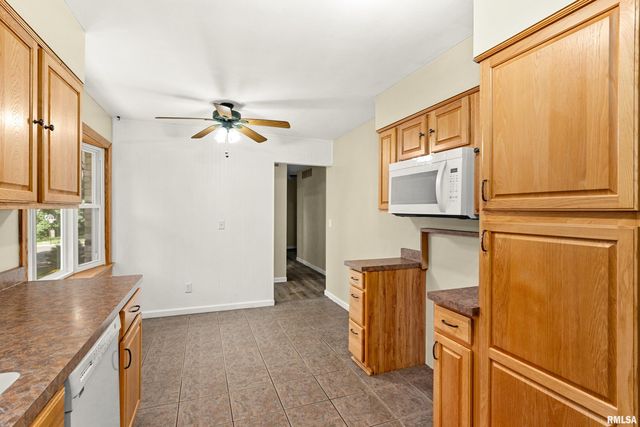 1927 Saint Clair Drive, Pekin, IL 61554