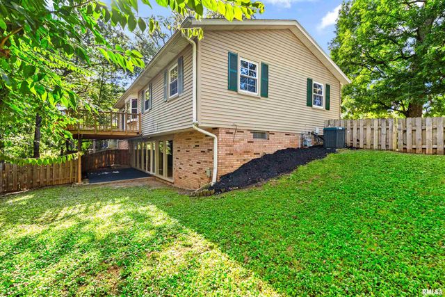 1927 Saint Clair Drive, Pekin, IL 61554