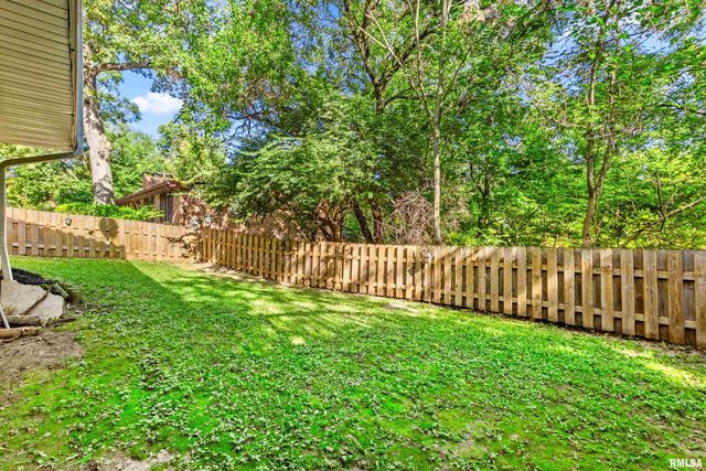 1927 Saint Clair Drive, Pekin, IL 61554
