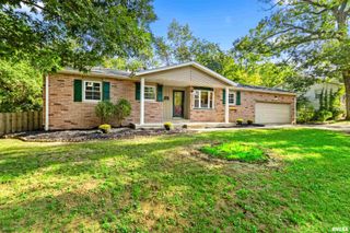 1927 Saint Clair Drive, Pekin, IL 61554