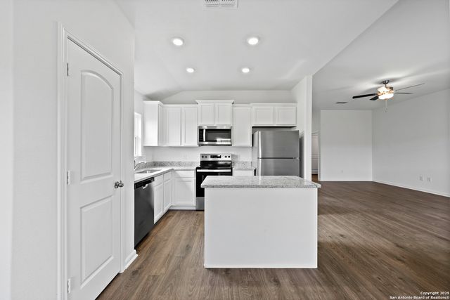 16021 Stratford Cove, Lytle, TX 78052