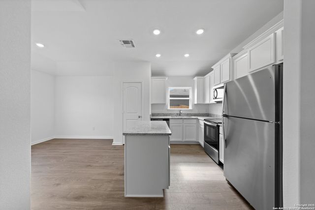 16021 Stratford Cove, Lytle, TX 78052