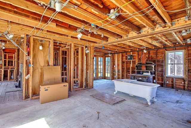 408 Hix Bridge Road, Westport, MA 02790