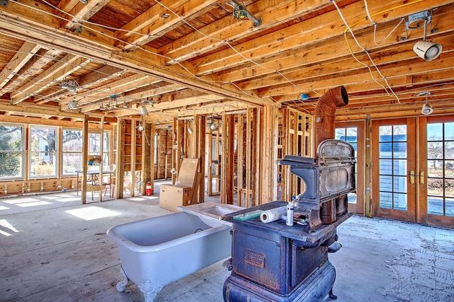 408 Hix Bridge Road, Westport, MA 02790