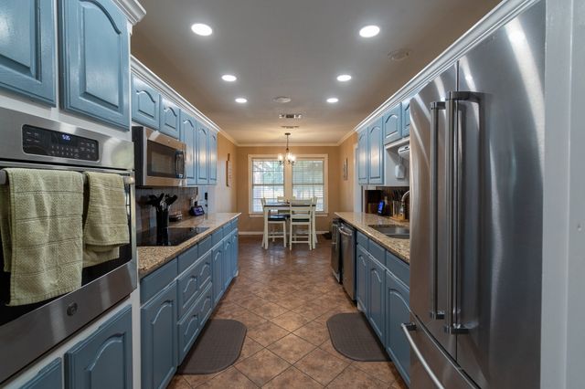 11990 Hill Country Circle, Ponder, TX 76259