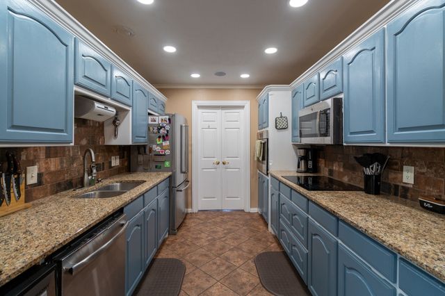 11990 Hill Country Circle, Ponder, TX 76259