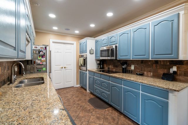 11990 Hill Country Circle, Ponder, TX 76259