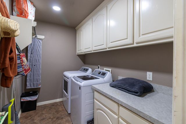 11990 Hill Country Circle, Ponder, TX 76259