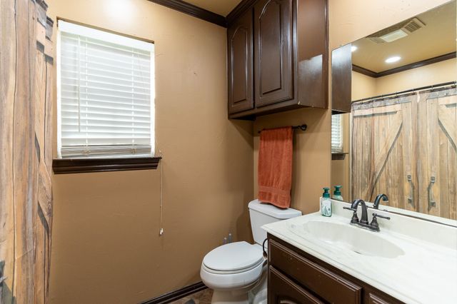 11990 Hill Country Circle, Ponder, TX 76259