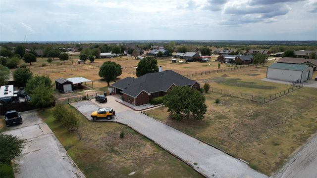 11990 Hill Country Circle, Ponder, TX 76259