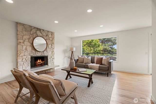 8456 6th Avenue SW, Seattle, WA 98106