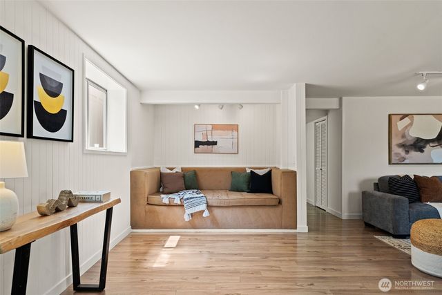 8456 6th Avenue SW, Seattle, WA 98106