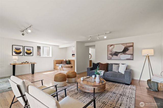 8456 6th Avenue SW, Seattle, WA 98106