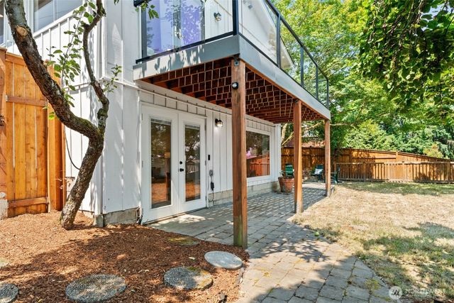 8456 6th Avenue SW, Seattle, WA 98106
