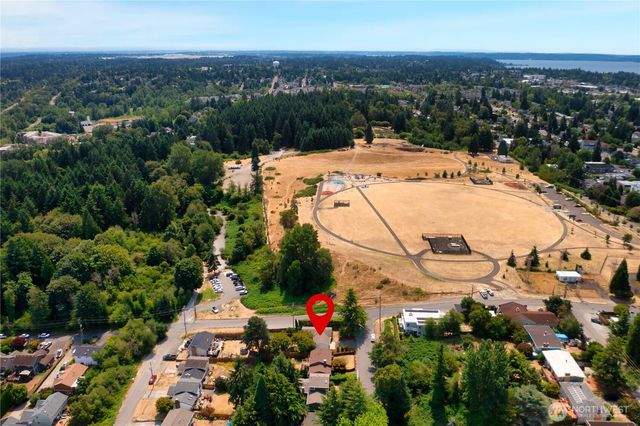 8456 6th Avenue SW, Seattle, WA 98106