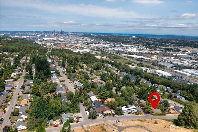 8456 6th Avenue SW, Seattle, WA 98106
