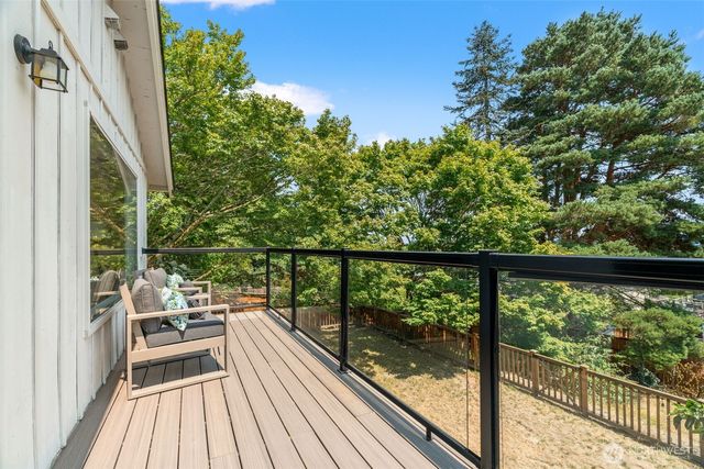 8456 6th Avenue SW, Seattle, WA 98106