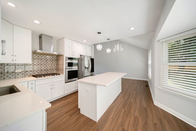 1384 Marble Hill Drive, Lake Zurich, IL 60047