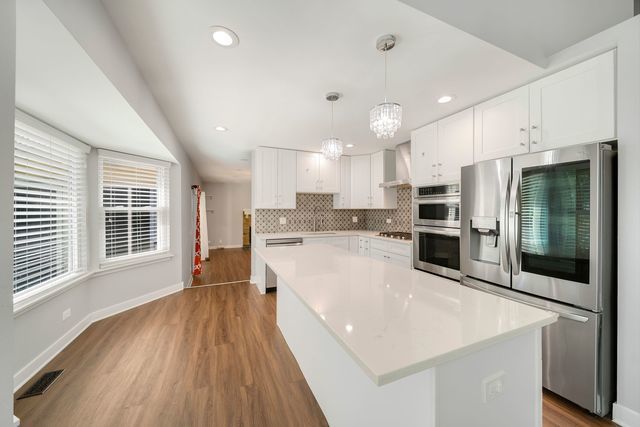1384 Marble Hill Drive, Lake Zurich, IL 60047