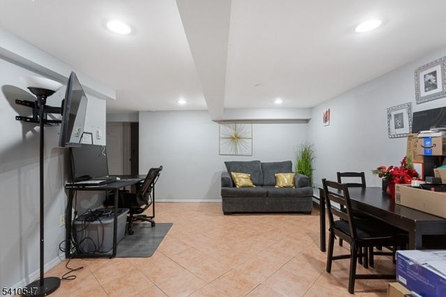 389 E 38Th St, Paterson City, NJ 07504