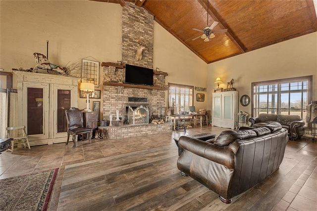 15875 New Lake Road, Henryetta, OK 74437