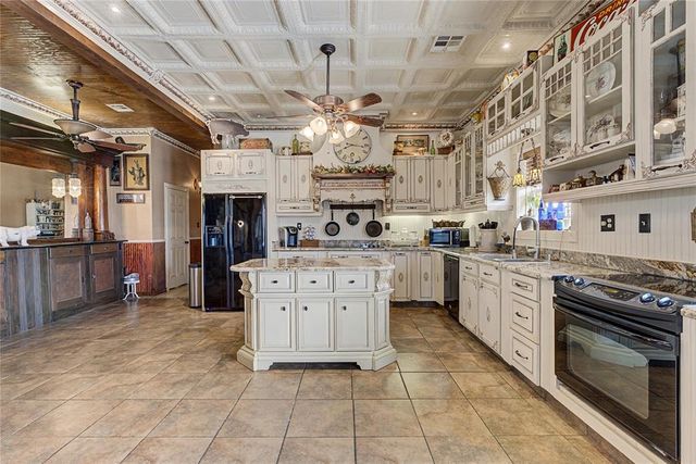 15875 New Lake Road, Henryetta, OK 74437