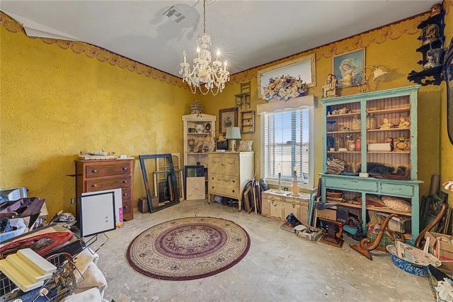 15875 New Lake Road, Henryetta, OK 74437