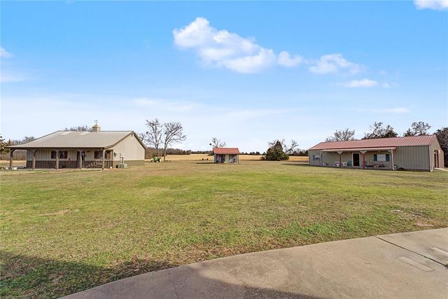 15875 New Lake Road, Henryetta, OK 74437