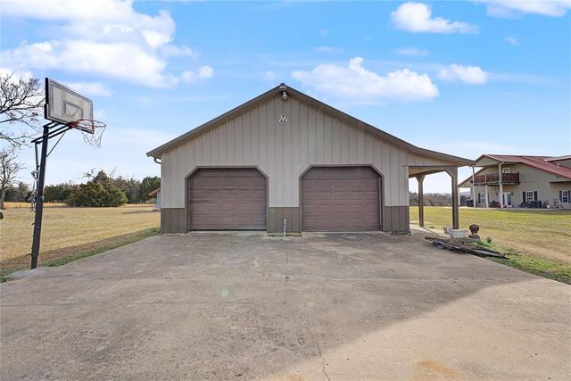 15875 New Lake Road, Henryetta, OK 74437
