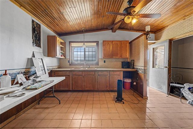 15875 New Lake Road, Henryetta, OK 74437