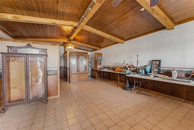 15875 New Lake Road, Henryetta, OK 74437