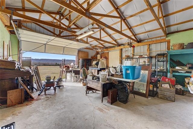 15875 New Lake Road, Henryetta, OK 74437