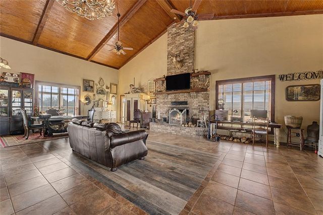 15875 New Lake Road, Henryetta, OK 74437